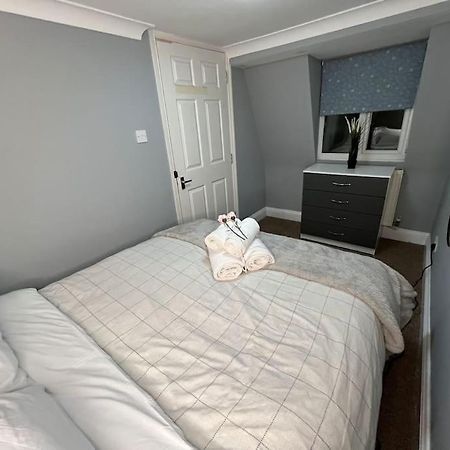 Modern With Stylish Terrace - Your London Oasis! 외부 사진