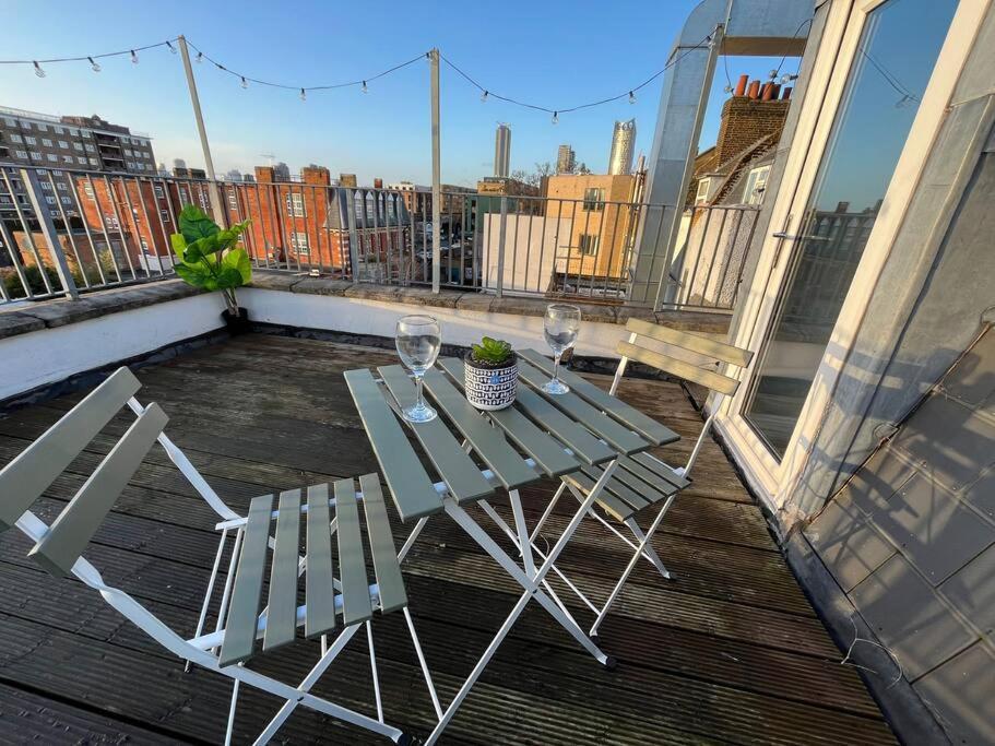 Modern With Stylish Terrace - Your London Oasis! 외부 사진