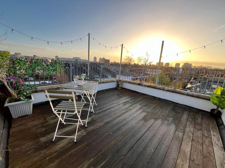Modern With Stylish Terrace - Your London Oasis! 외부 사진