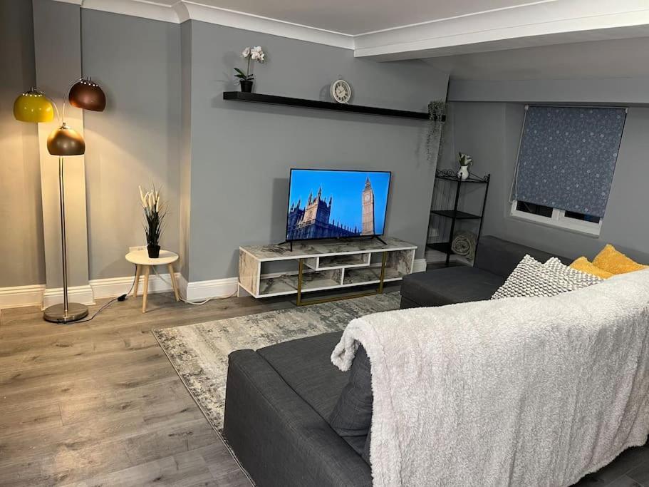 Modern With Stylish Terrace - Your London Oasis! 외부 사진