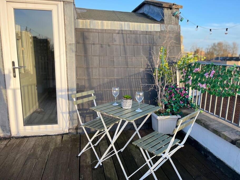 Modern With Stylish Terrace - Your London Oasis! 외부 사진